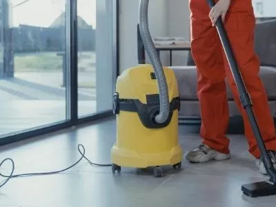 Vacuum Cleaner to get rid of bed bugs in storage and garage